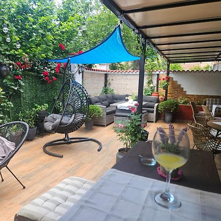 Priyateli - Friends Hotell Veliko Tŭrnovo Eksteriør bilde