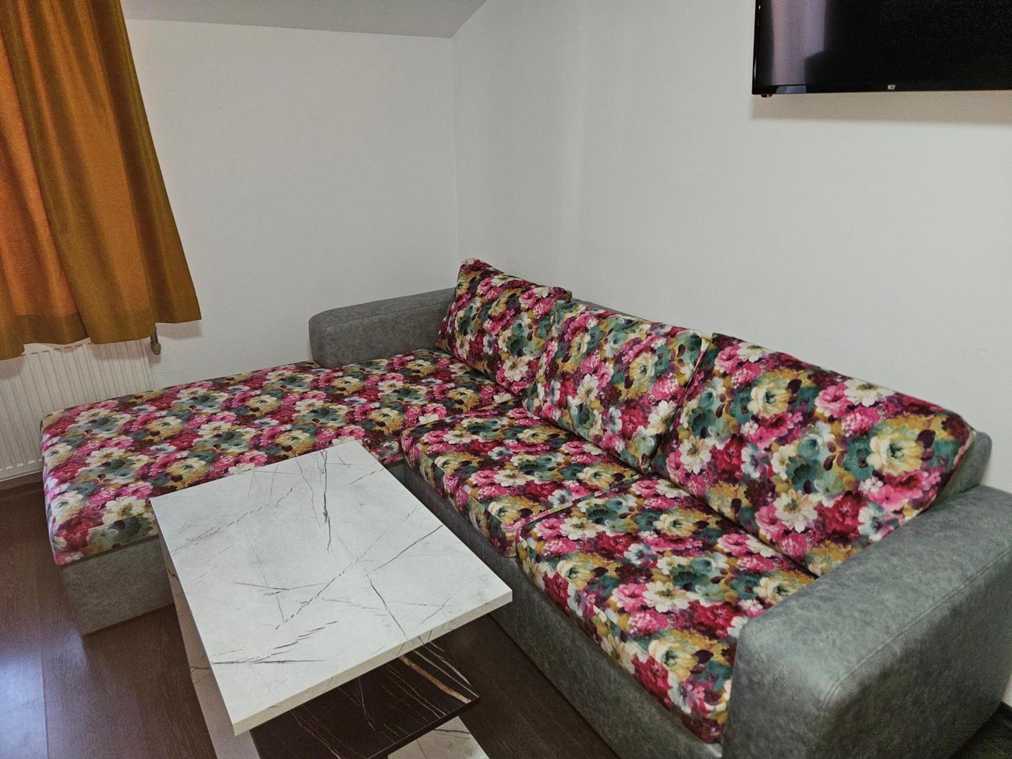 Priyateli - Friends Hotell Veliko Tŭrnovo Eksteriør bilde