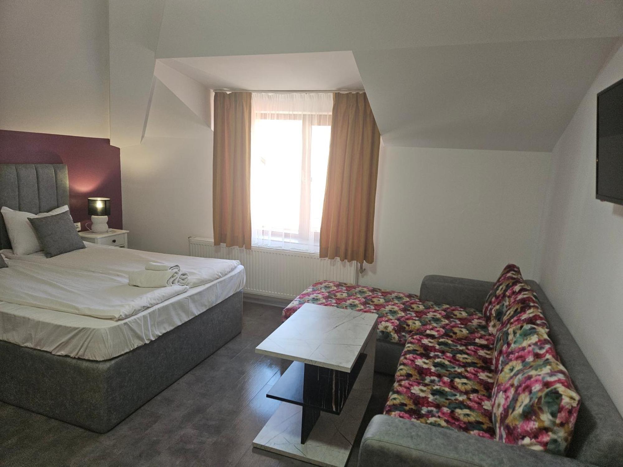 Priyateli - Friends Hotell Veliko Tŭrnovo Eksteriør bilde
